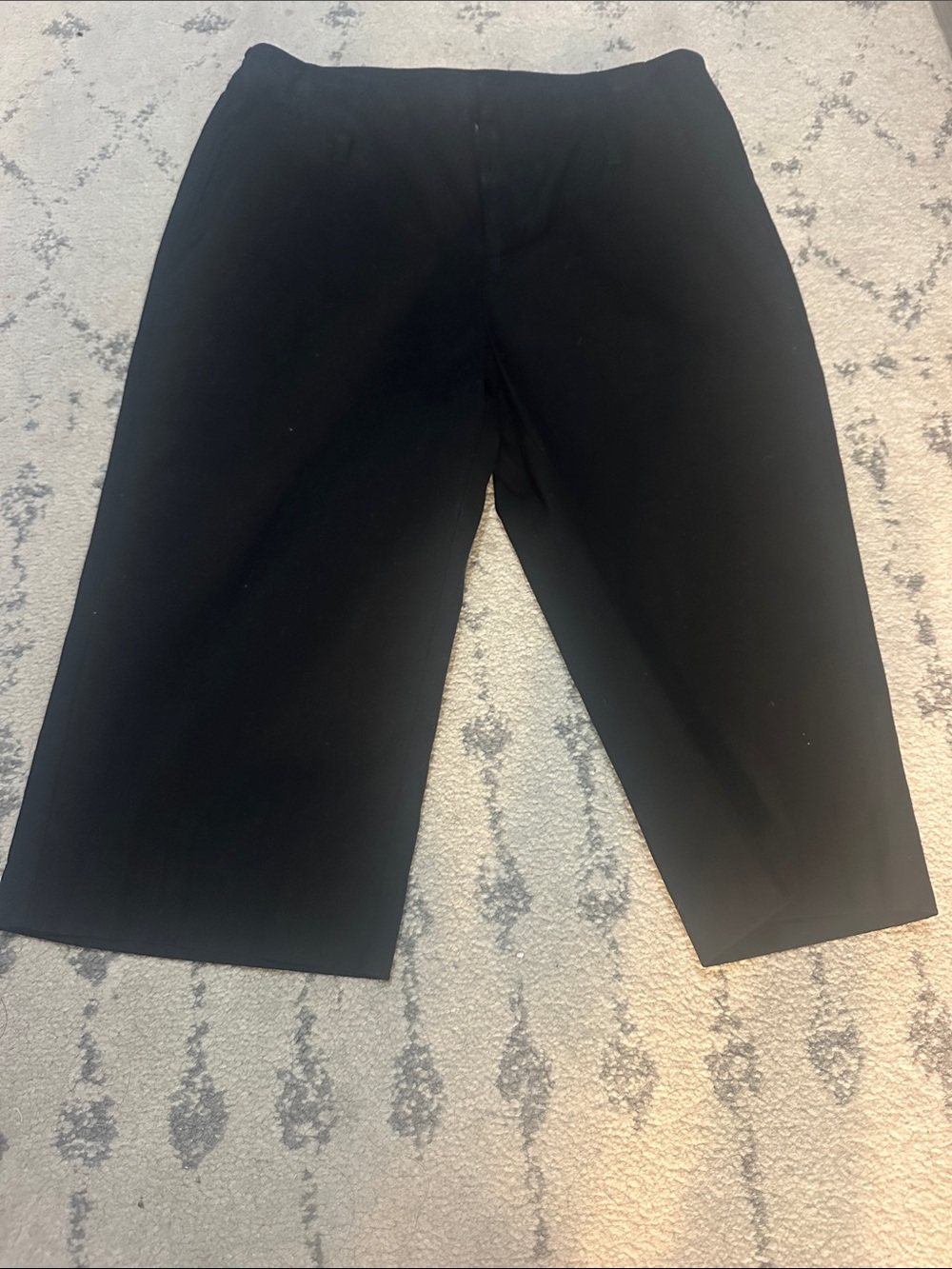 Anthropologie Black pedal pusher Shorts .. knee length